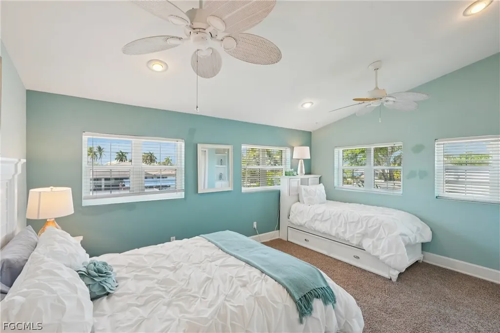 2520 SE 20th Place Cape Coral FL 33904
