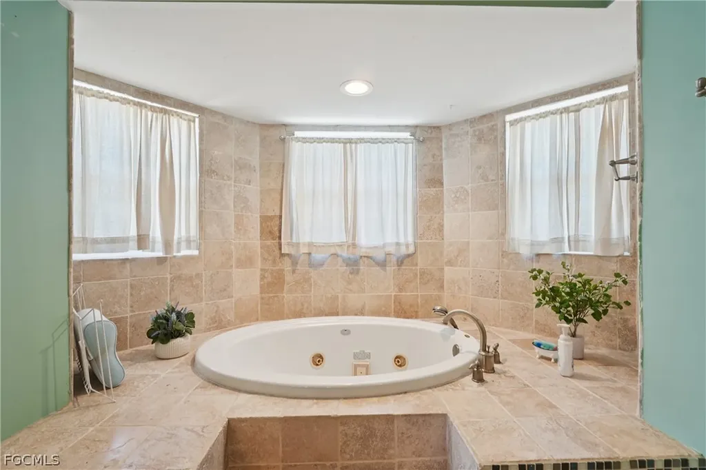 2520 SE 20th Place Cape Coral FL 33904