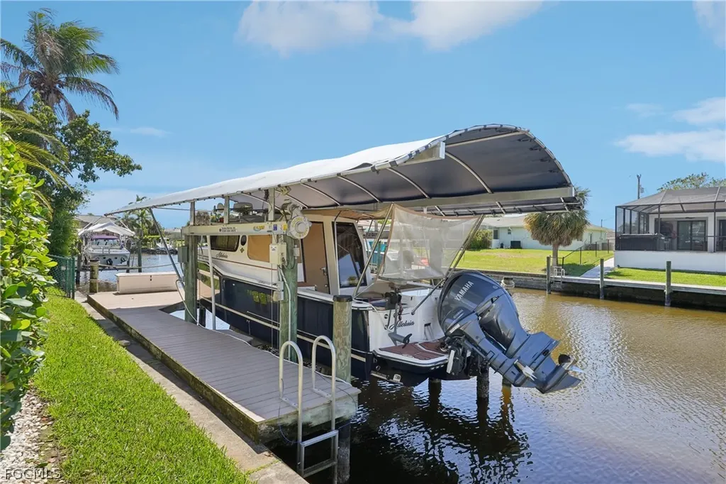 2520 SE 20th Place Cape Coral FL 33904