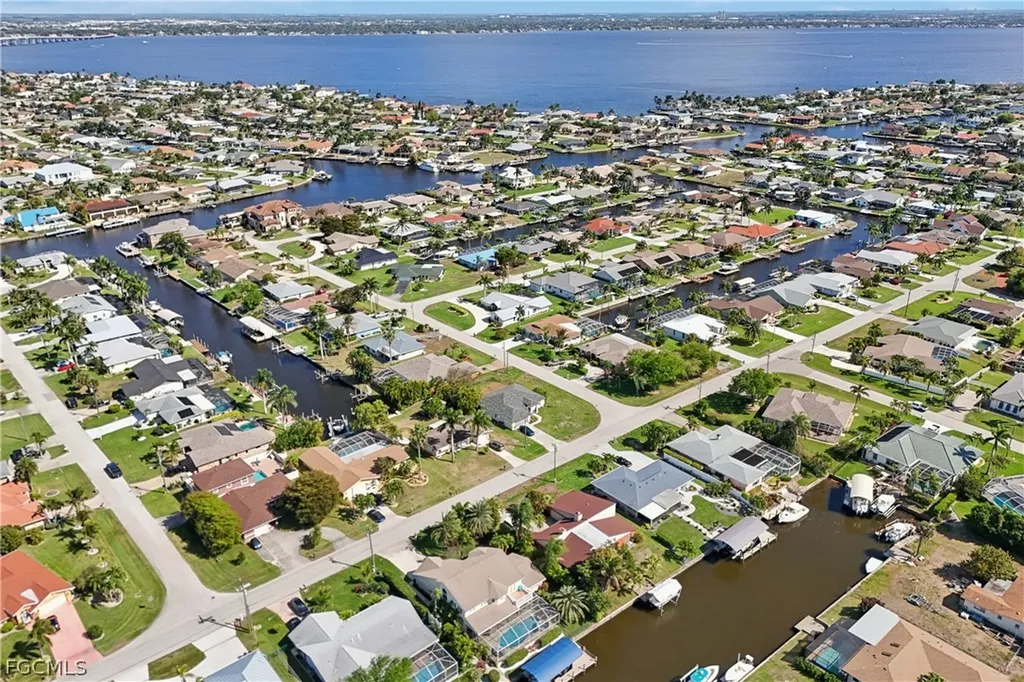 2520 SE 20th Place Cape Coral FL 33904