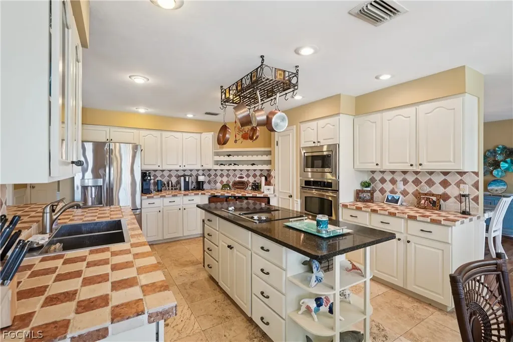 2520 SE 20th Place Cape Coral FL 33904