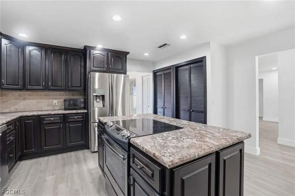 210 E Sugarland Circle Clewiston FL 33440