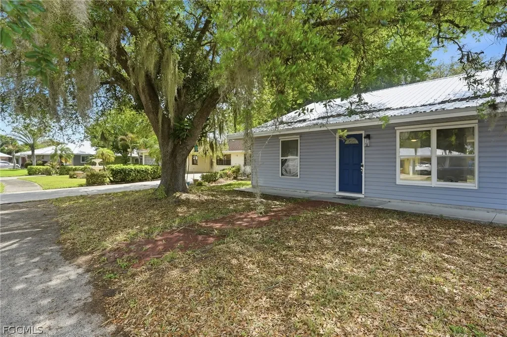 210 E Sugarland Circle Clewiston FL 33440