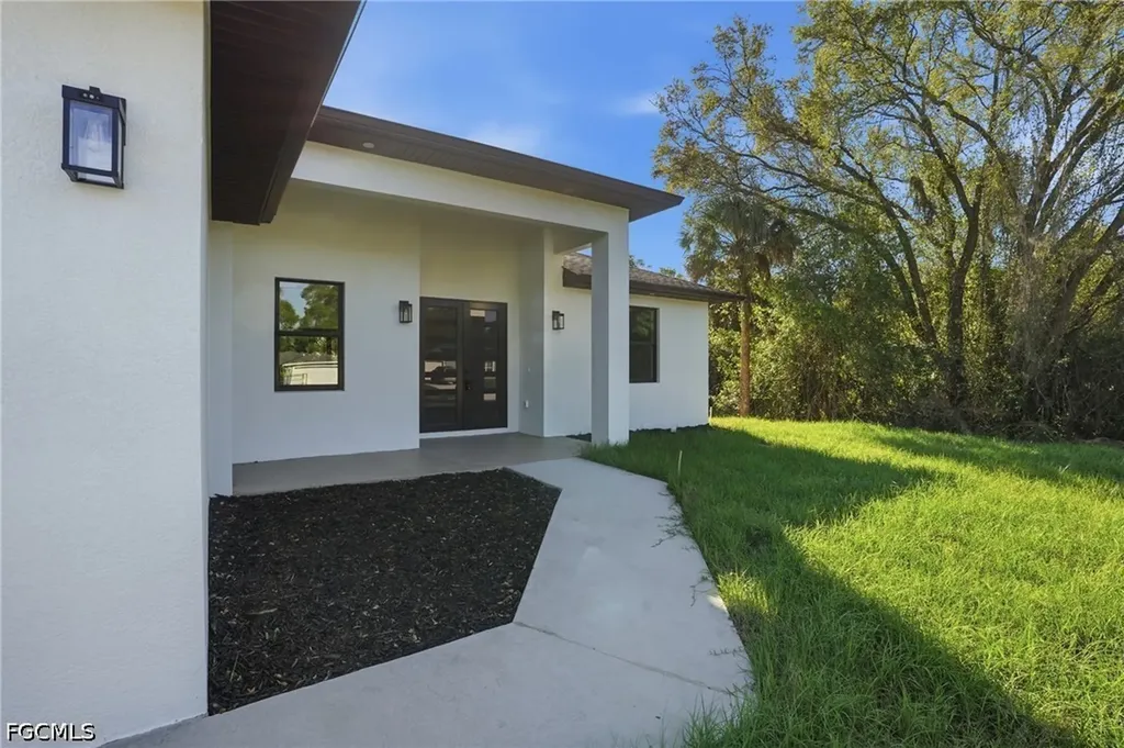 2039 Detroit Drive Labelle FL 33935