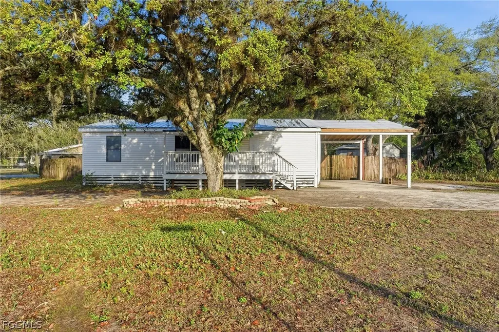 740 Bennett Avenue Labelle FL 33935
