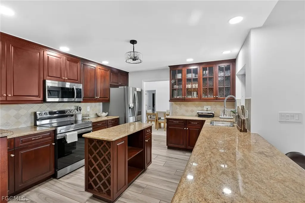 29 SE 10th Avenue Cape Coral FL 33990
