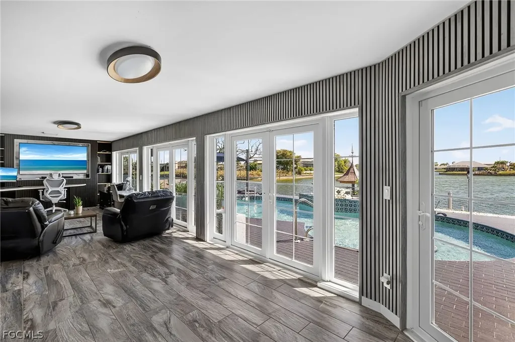 29 SE 10th Avenue Cape Coral FL 33990