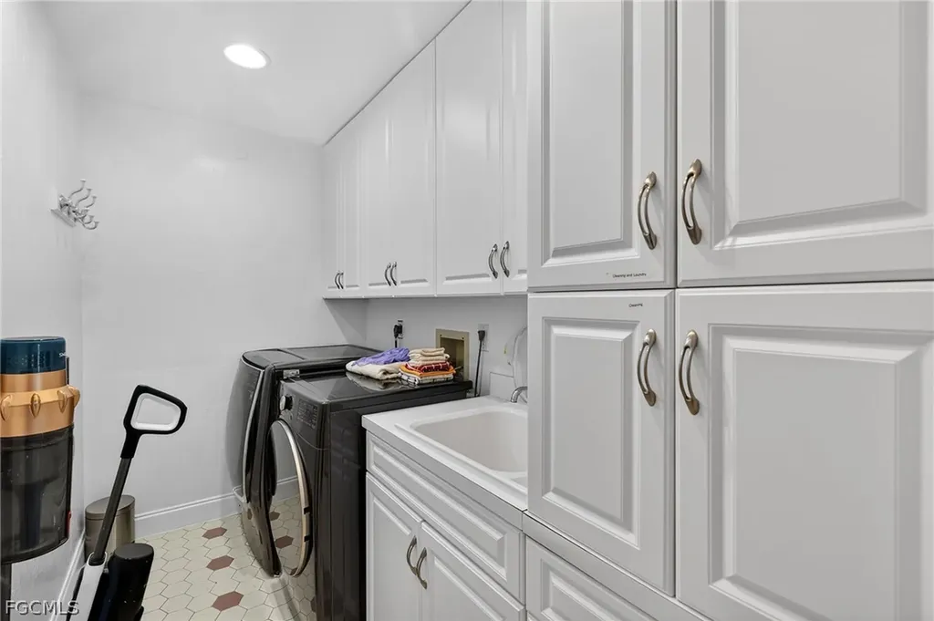 29 SE 10th Avenue Cape Coral FL 33990