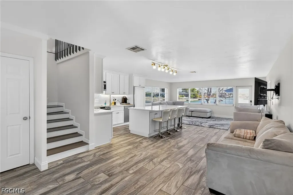 29 SE 10th Avenue Cape Coral FL 33990