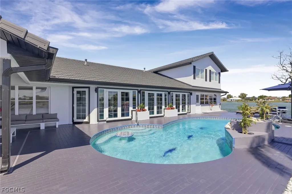 29 SE 10th Avenue Cape Coral FL 33990
