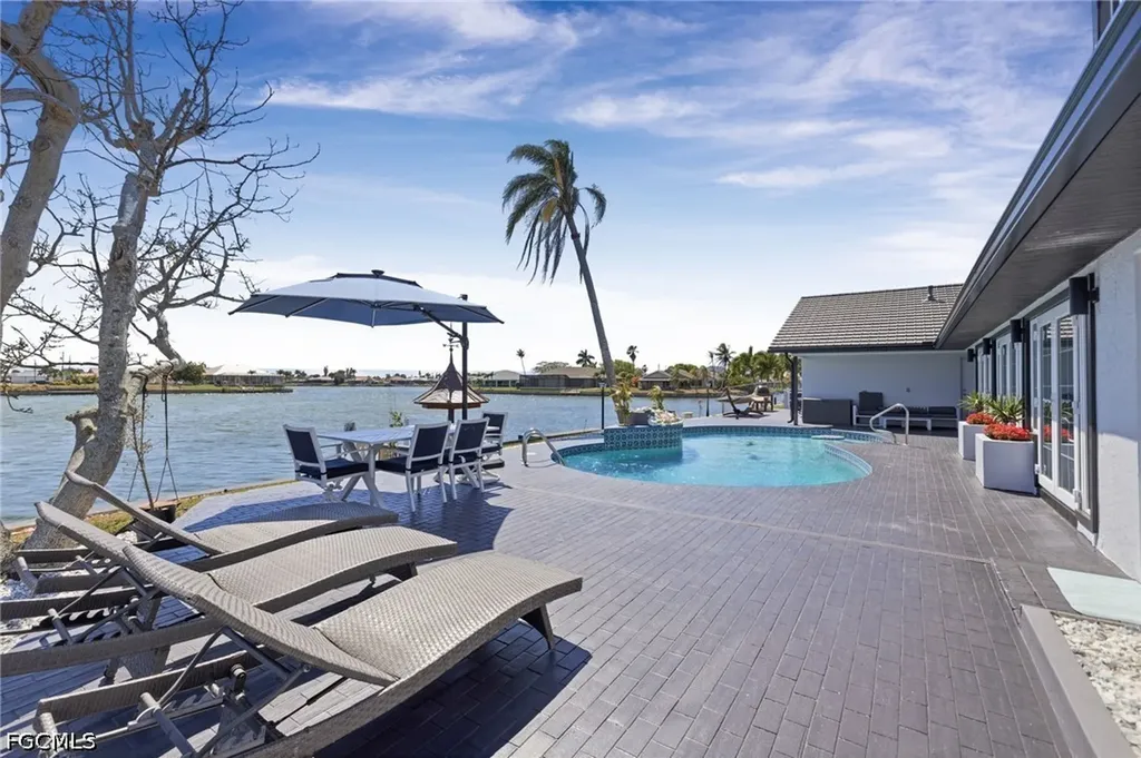 29 SE 10th Avenue Cape Coral FL 33990
