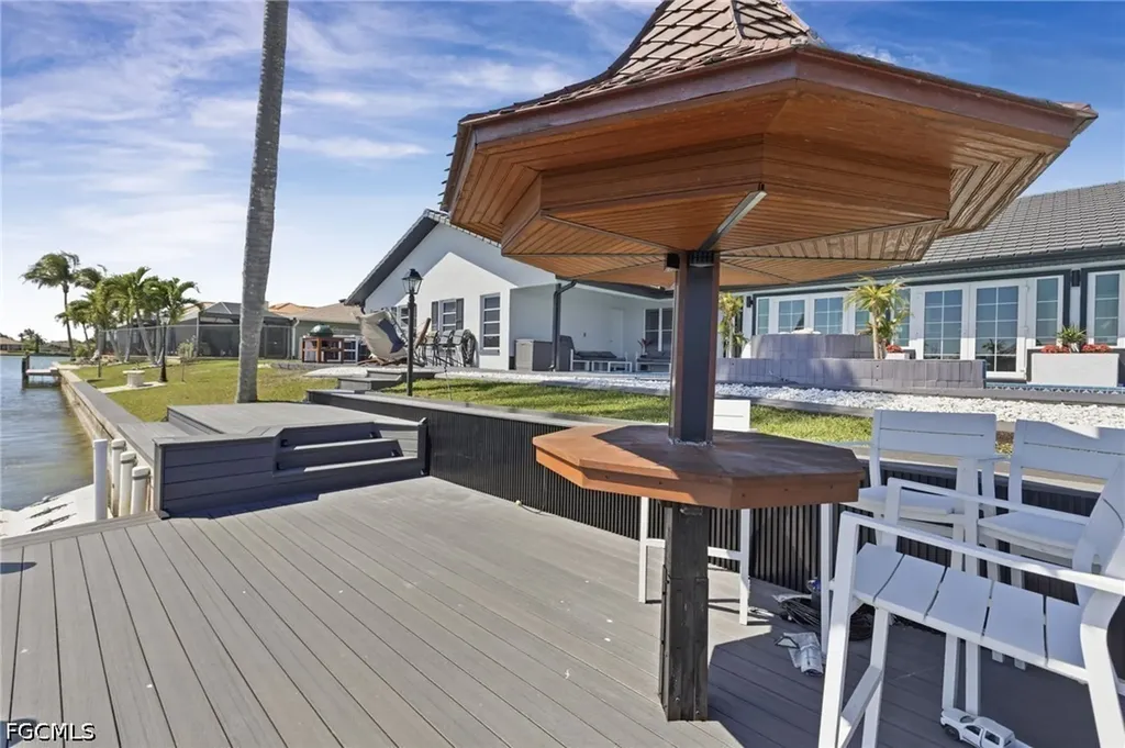 29 SE 10th Avenue Cape Coral FL 33990