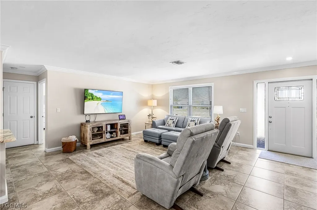 6331 Plumosa Avenue Fort Myers FL 33908