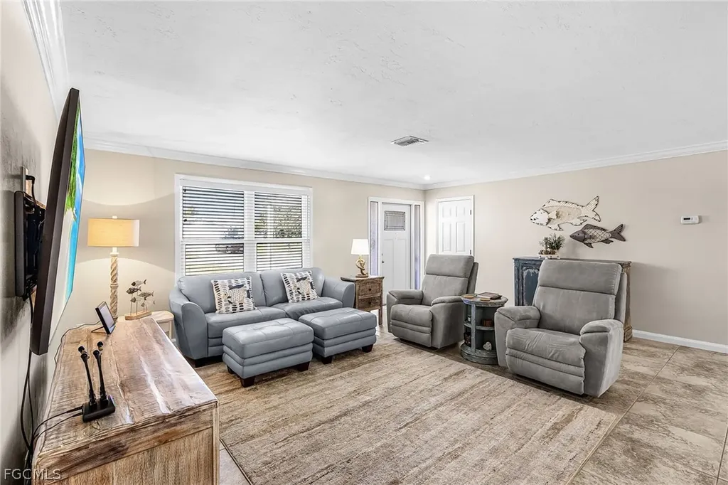 6331 Plumosa Avenue Fort Myers FL 33908