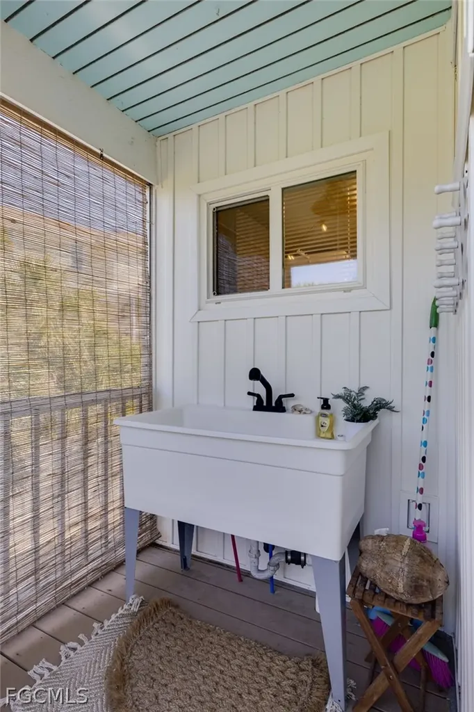 9247 Dimmick Drive Sanibel FL 33957