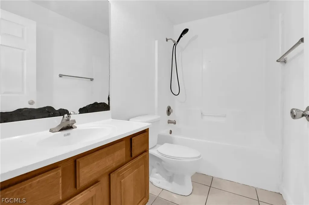 1120/1122 Gordon Avenue S Lehigh Acres FL 33973