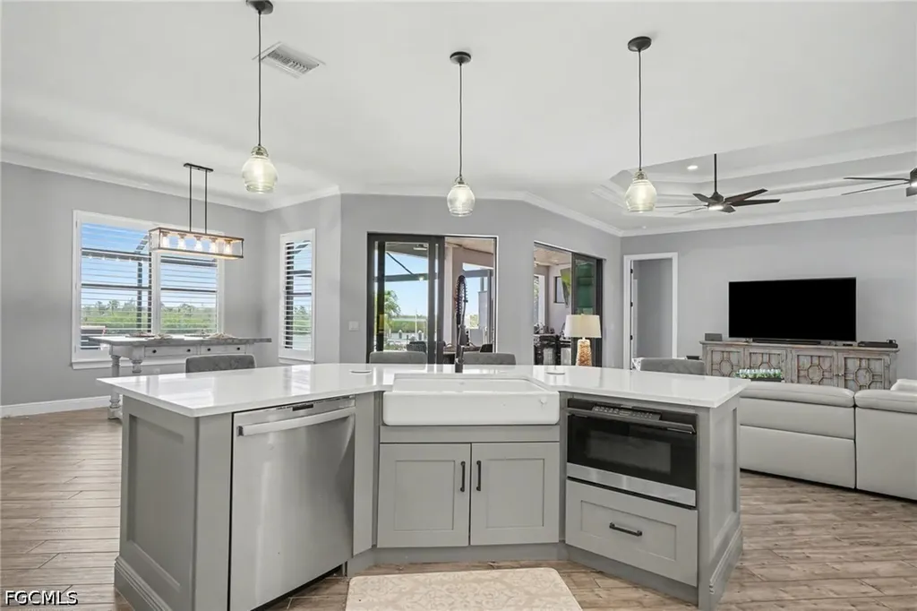 4310 Gulfstream Parkway Cape Coral FL 33993