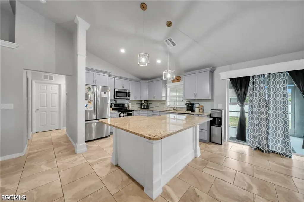 1826 NE 17th Place Cape Coral FL 33909