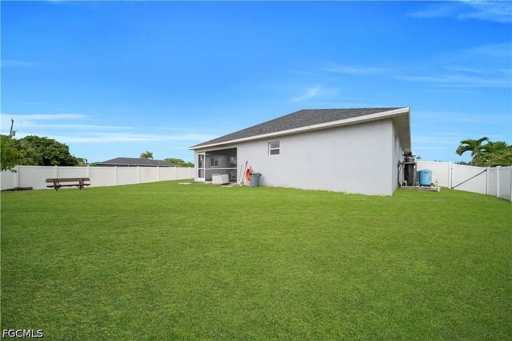 1826 NE 17th Place Cape Coral FL 33909