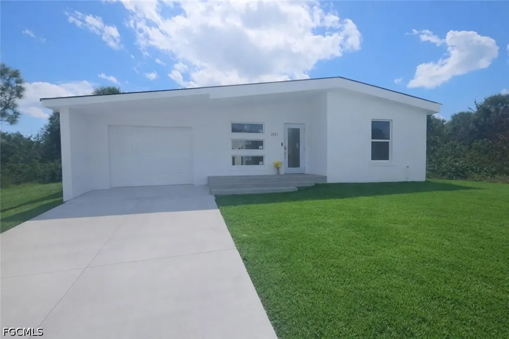 2905 26th Street W Lehigh Acres FL 33971