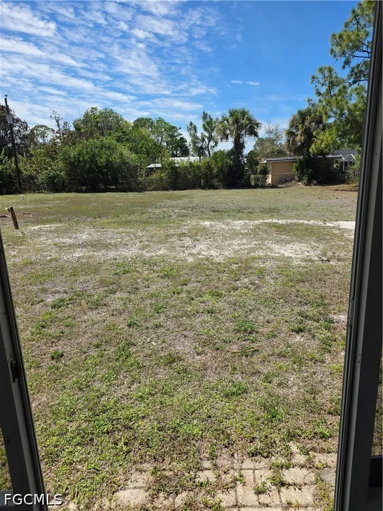 403 Mcarthur Avenue Lehigh Acres FL 33936