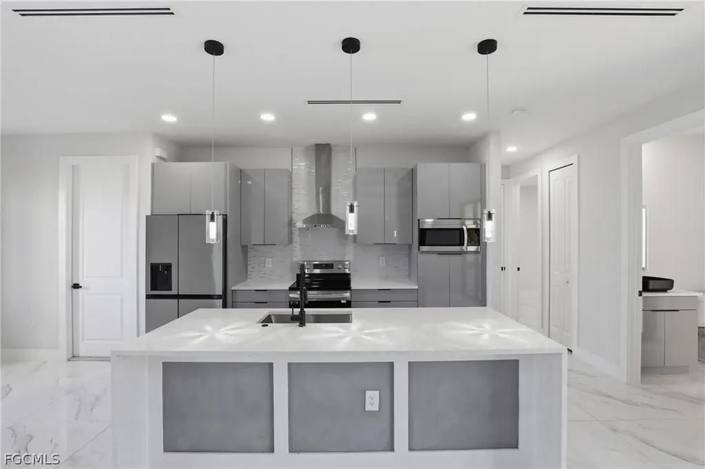 1108 NE 19th Terrace Cape Coral FL 33909