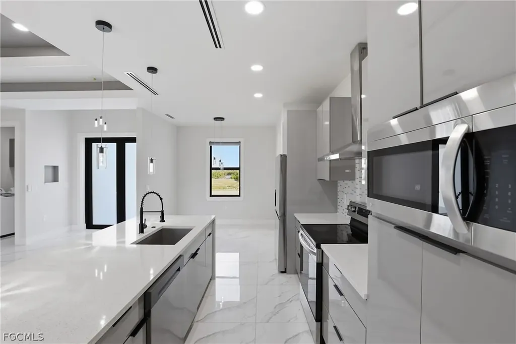 1108 NE 19th Terrace Cape Coral FL 33909