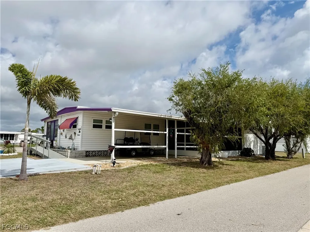 201 Captains Walk North Fort Myers FL 33917