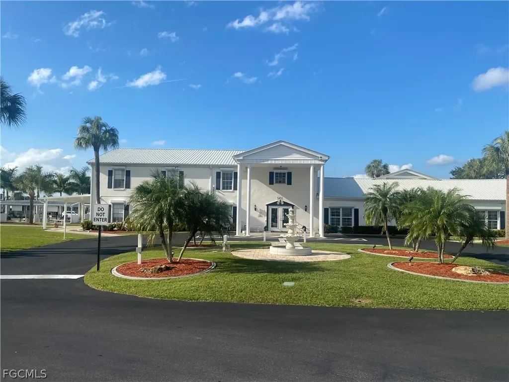 201 Captains Walk North Fort Myers FL 33917