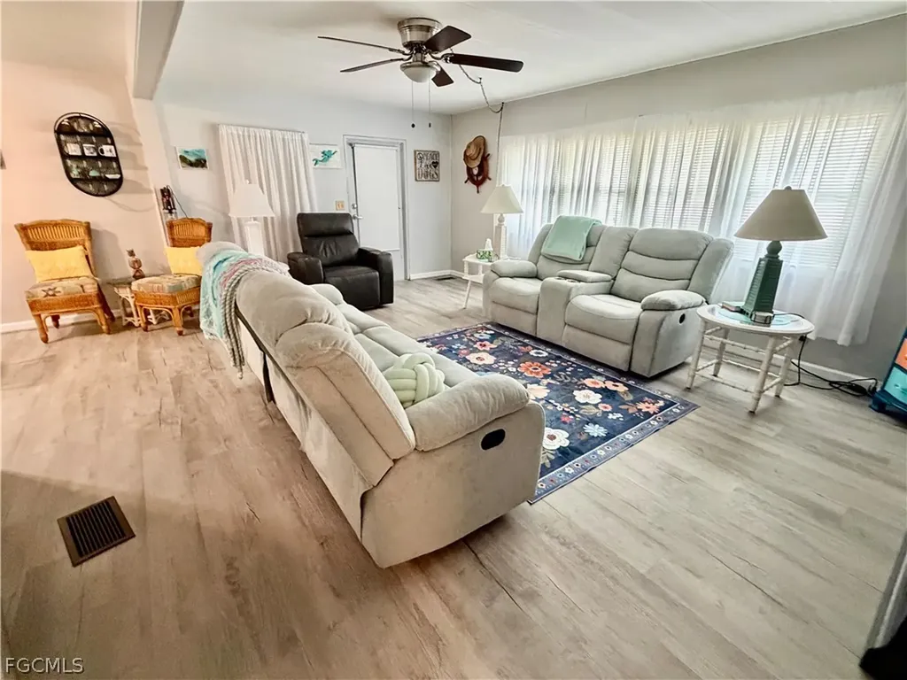 201 Captains Walk North Fort Myers FL 33917