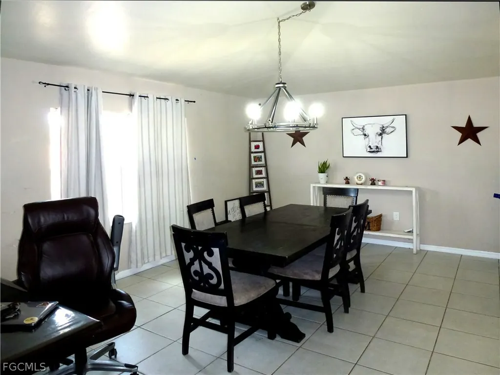 513 SE 16th Place Cape Coral FL 33990