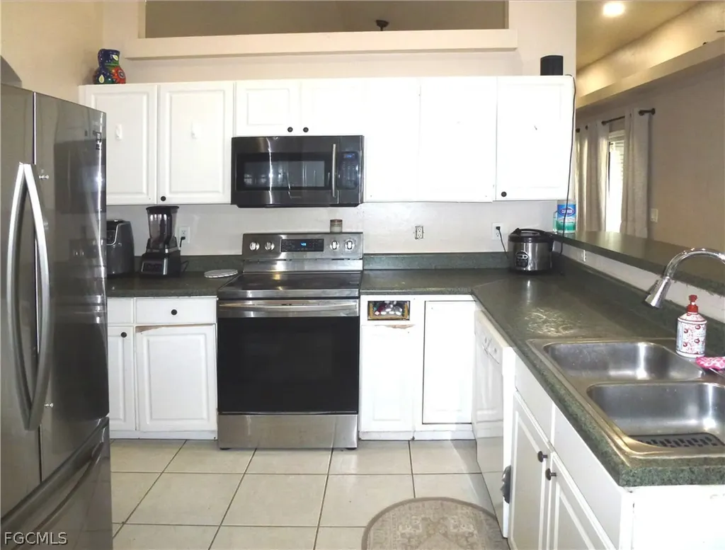 513 SE 16th Place Cape Coral FL 33990