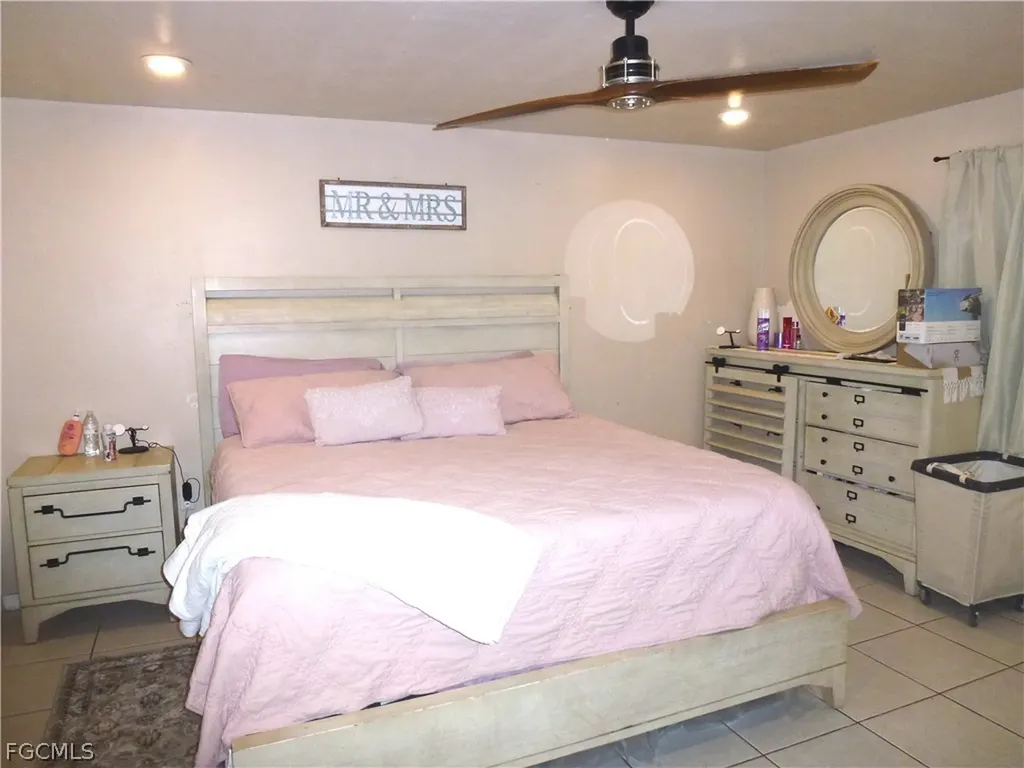 513 SE 16th Place Cape Coral FL 33990