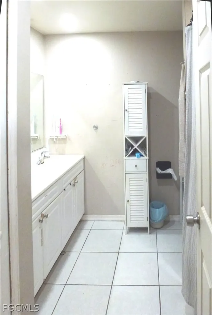 513 SE 16th Place Cape Coral FL 33990