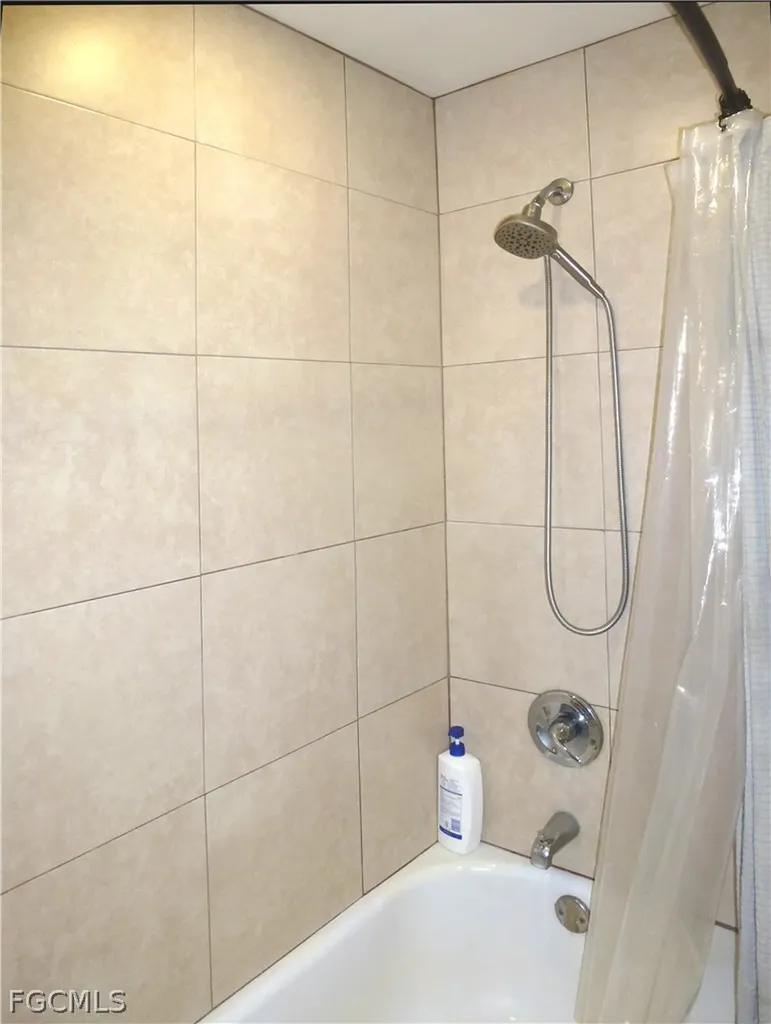 513 SE 16th Place Cape Coral FL 33990