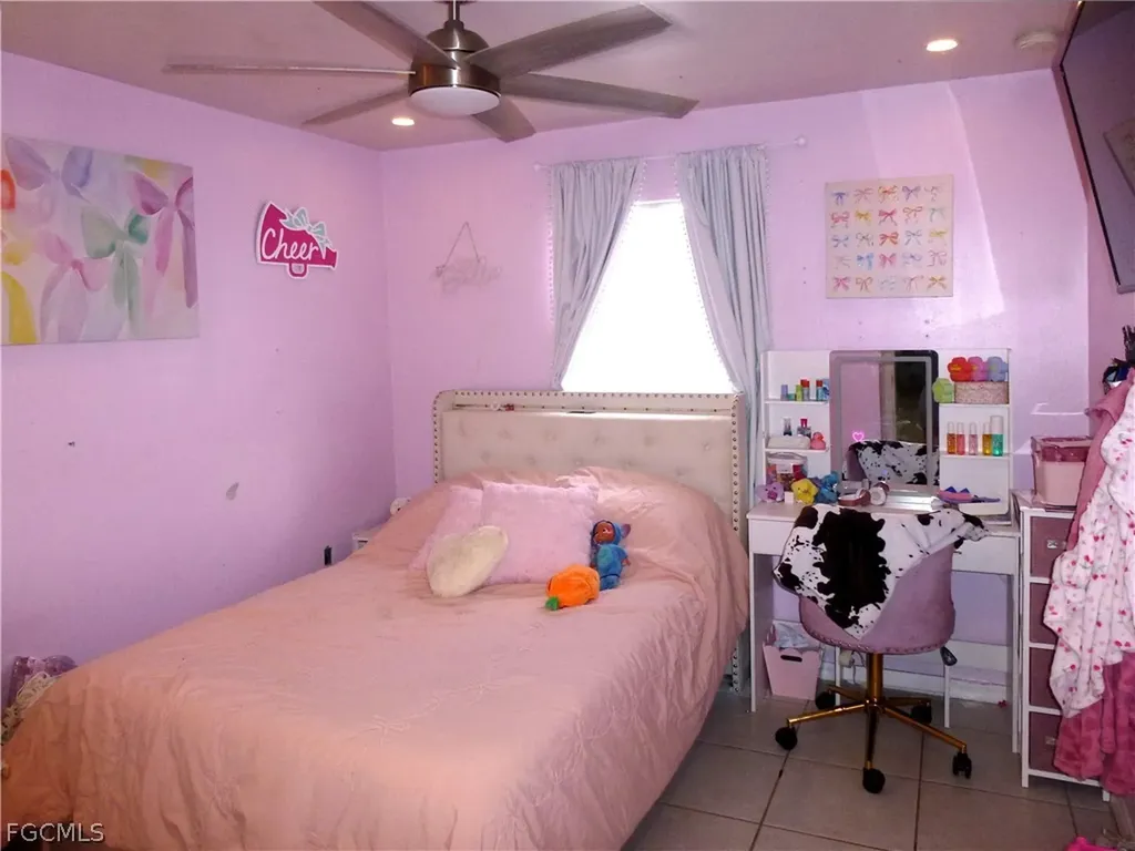 513 SE 16th Place Cape Coral FL 33990