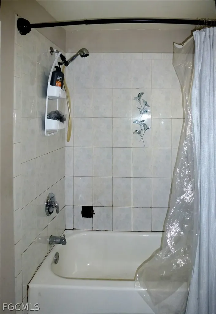 513 SE 16th Place Cape Coral FL 33990