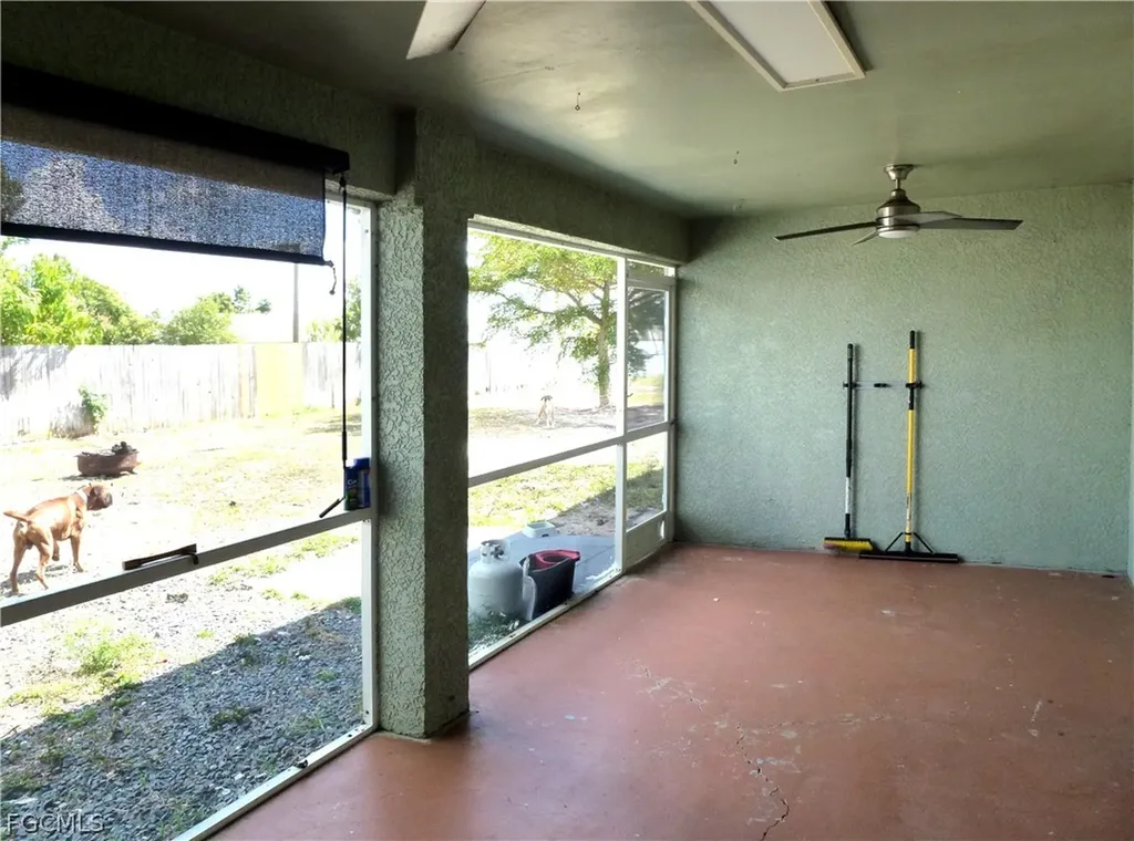 513 SE 16th Place Cape Coral FL 33990