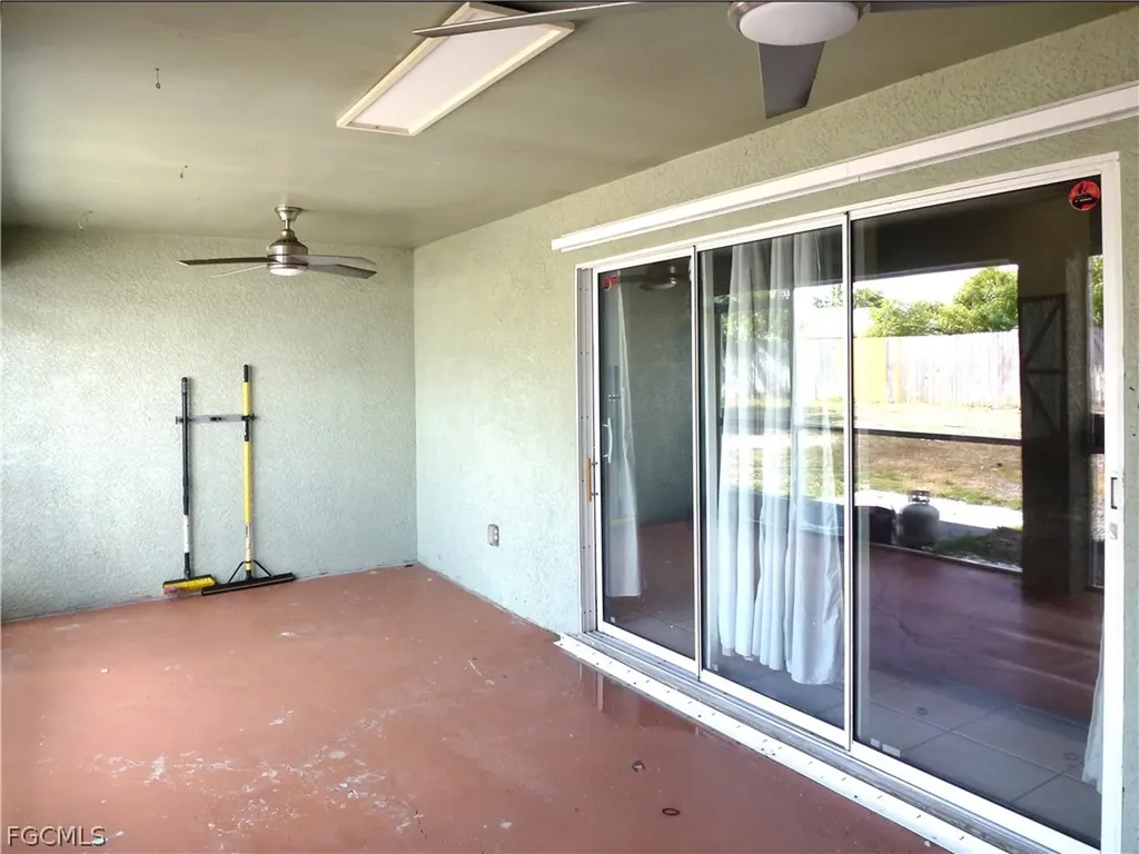 513 SE 16th Place Cape Coral FL 33990