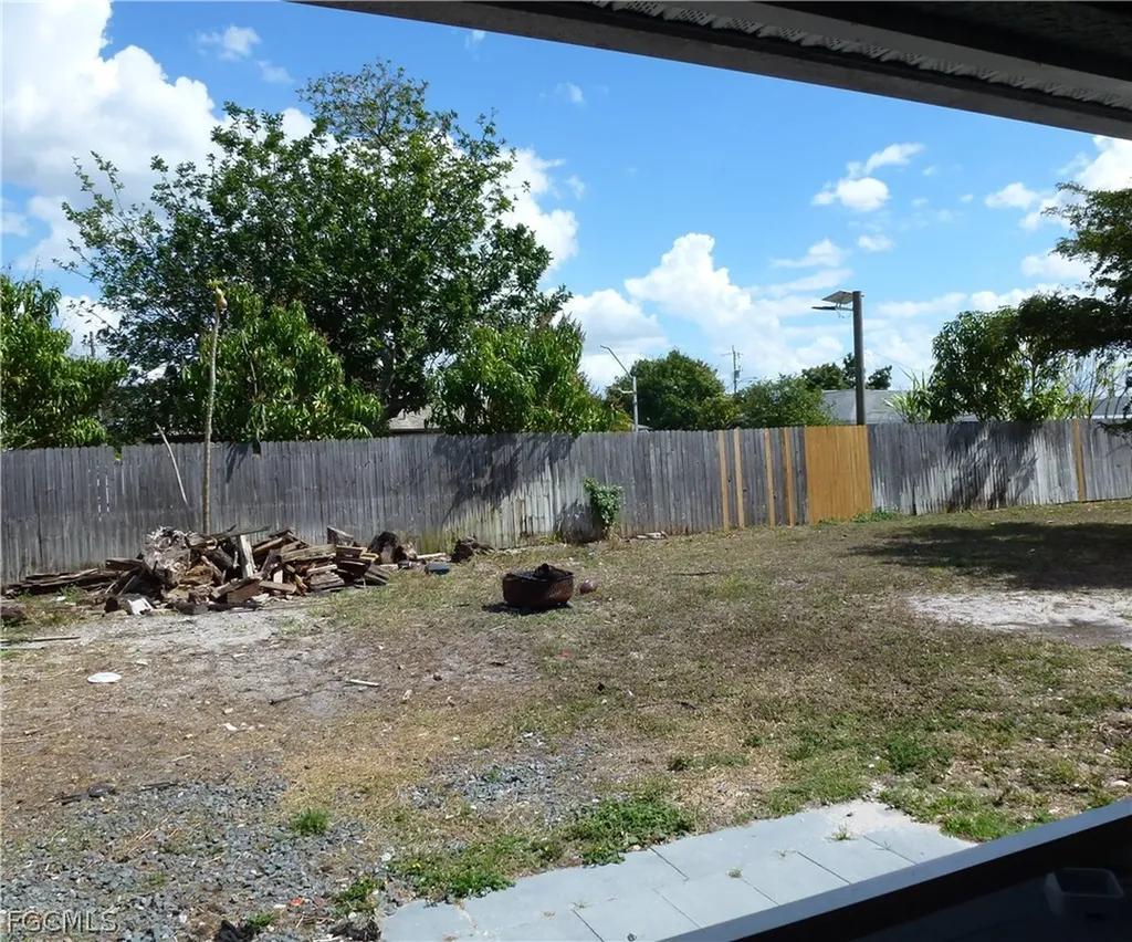 513 SE 16th Place Cape Coral FL 33990