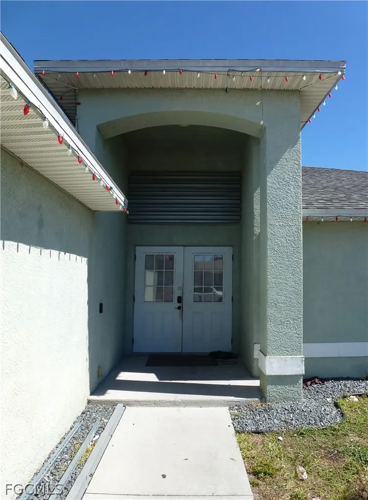 513 SE 16th Place Cape Coral FL 33990