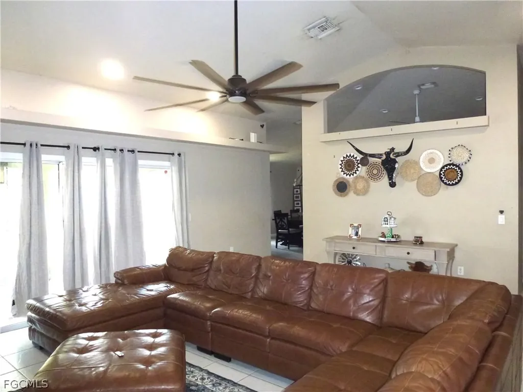 513 SE 16th Place Cape Coral FL 33990