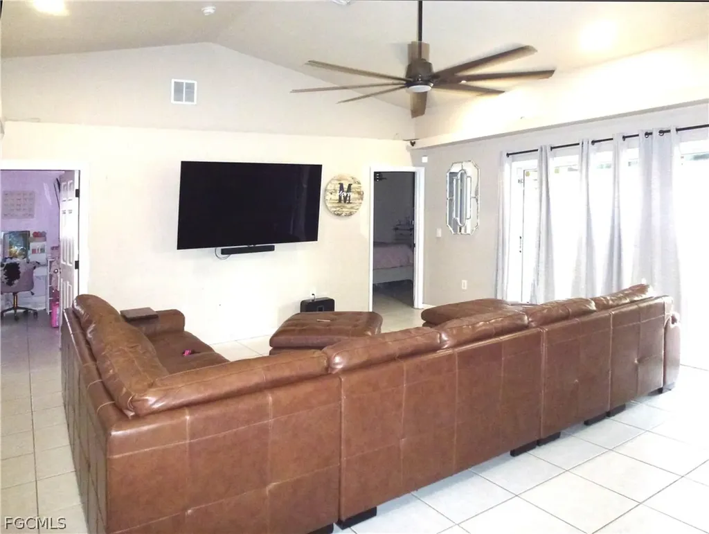 513 SE 16th Place Cape Coral FL 33990