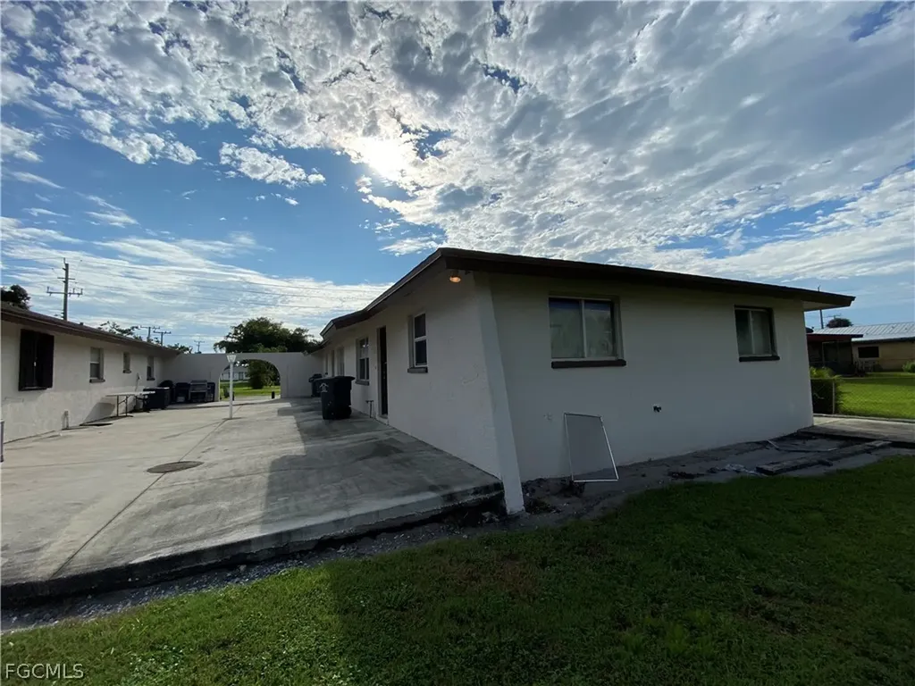 1916 High Street Fort Myers FL 33916