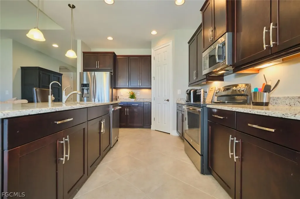 183 Destiny Circle Cape Coral FL 33990