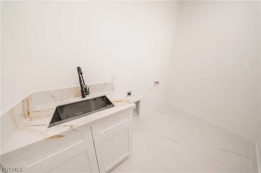9035 E Broad Circle Labelle FL 33935