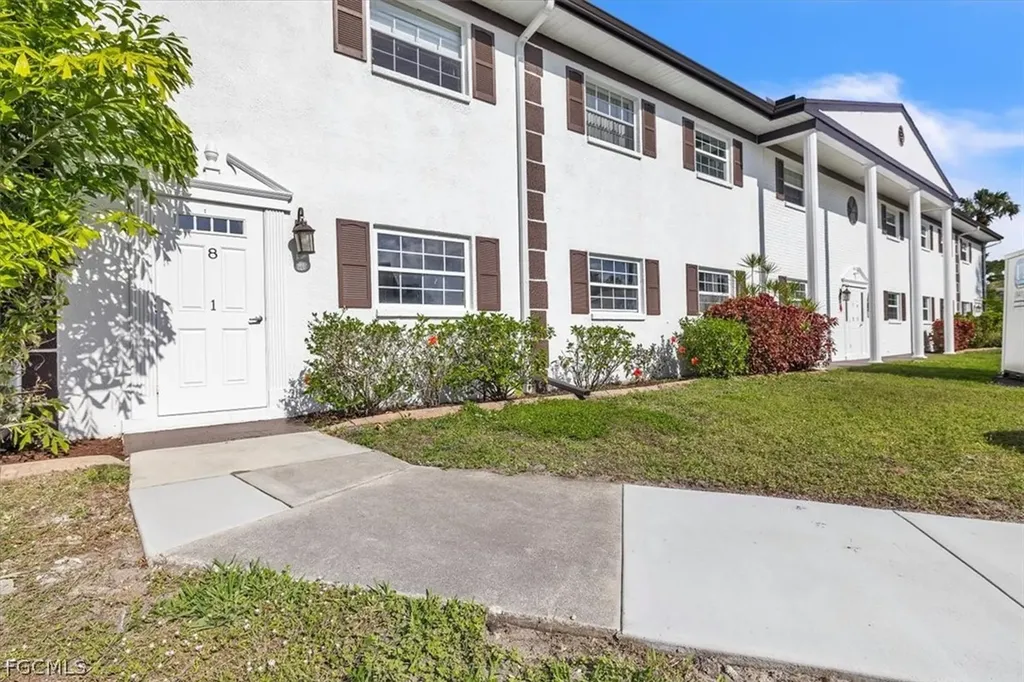 7043 New Post Drive North Fort Myers FL 33917