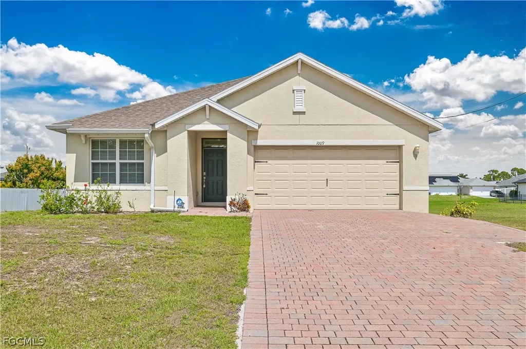 1009 Jacaranda Parkway E Cape Coral FL 33909