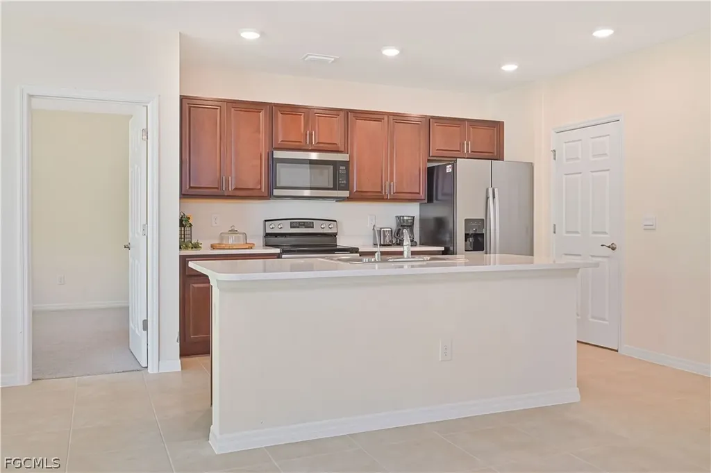 1009 Jacaranda Parkway E Cape Coral FL 33909