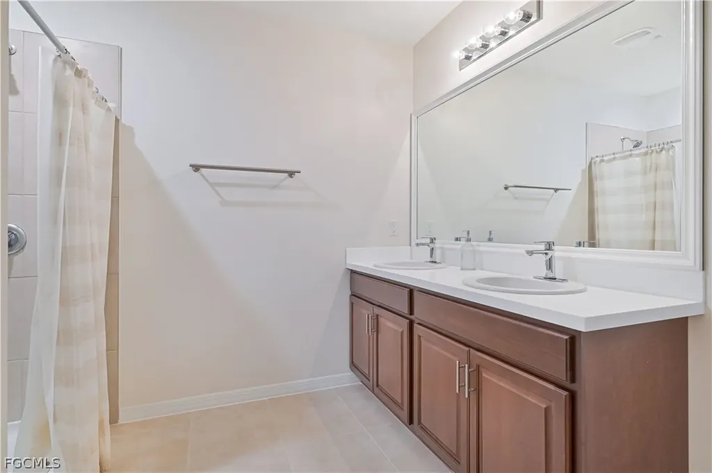 1009 Jacaranda Parkway E Cape Coral FL 33909